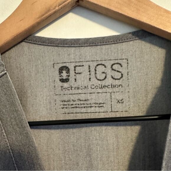 Figs Gray V Neck Scrub Top XS - Picture 6 of 7